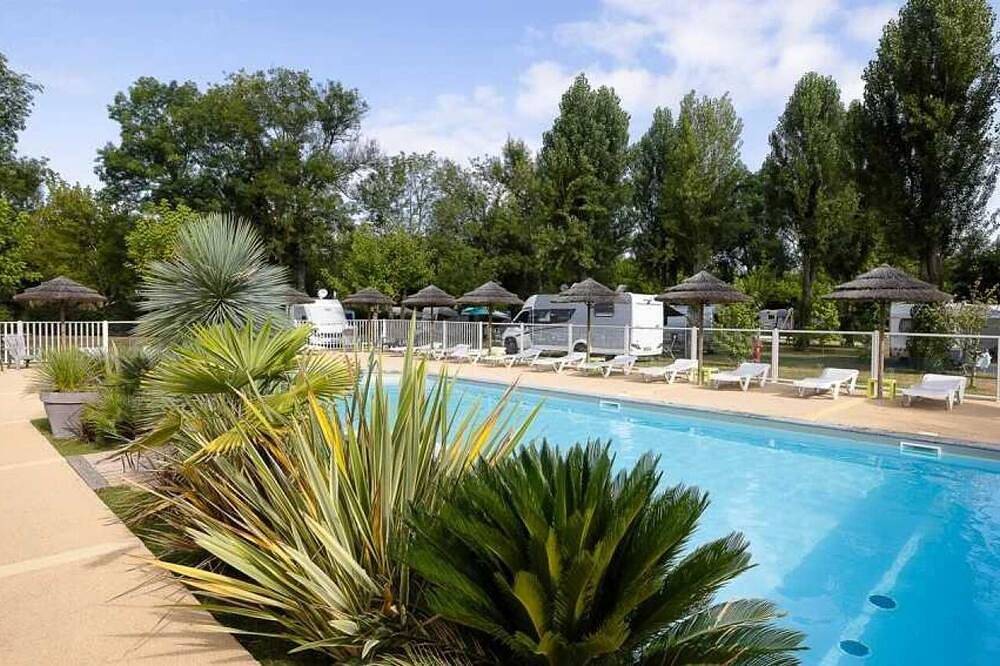 Camping 3 étoiles - Piscine  - ccba0ai in Montpon-Ménestérol, Périgord Blanc