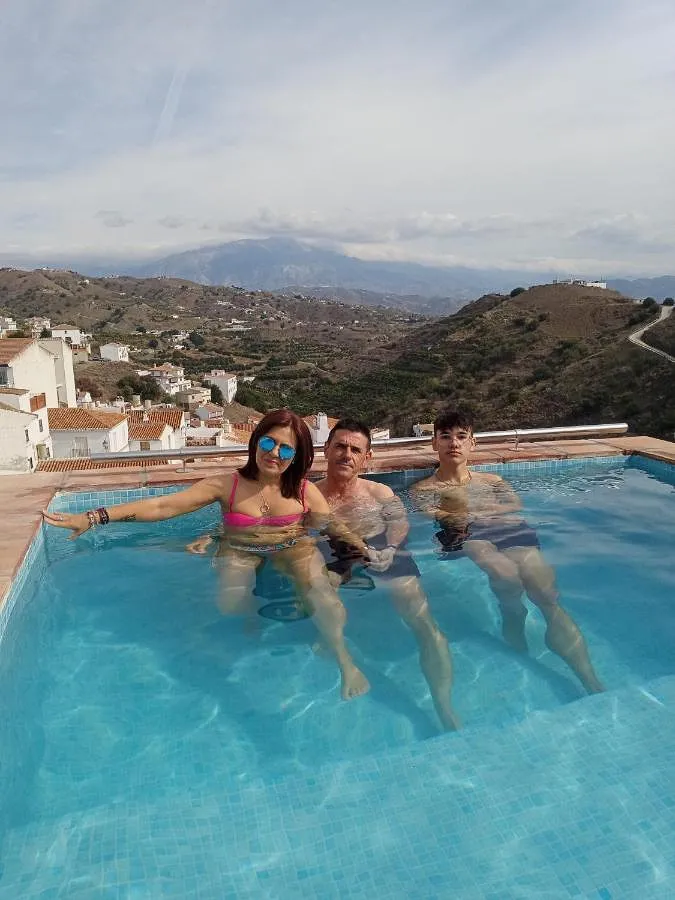 Casa de vacaciones para 12 personas, con balcón y piscina para niños además de piscina y vistas - 1