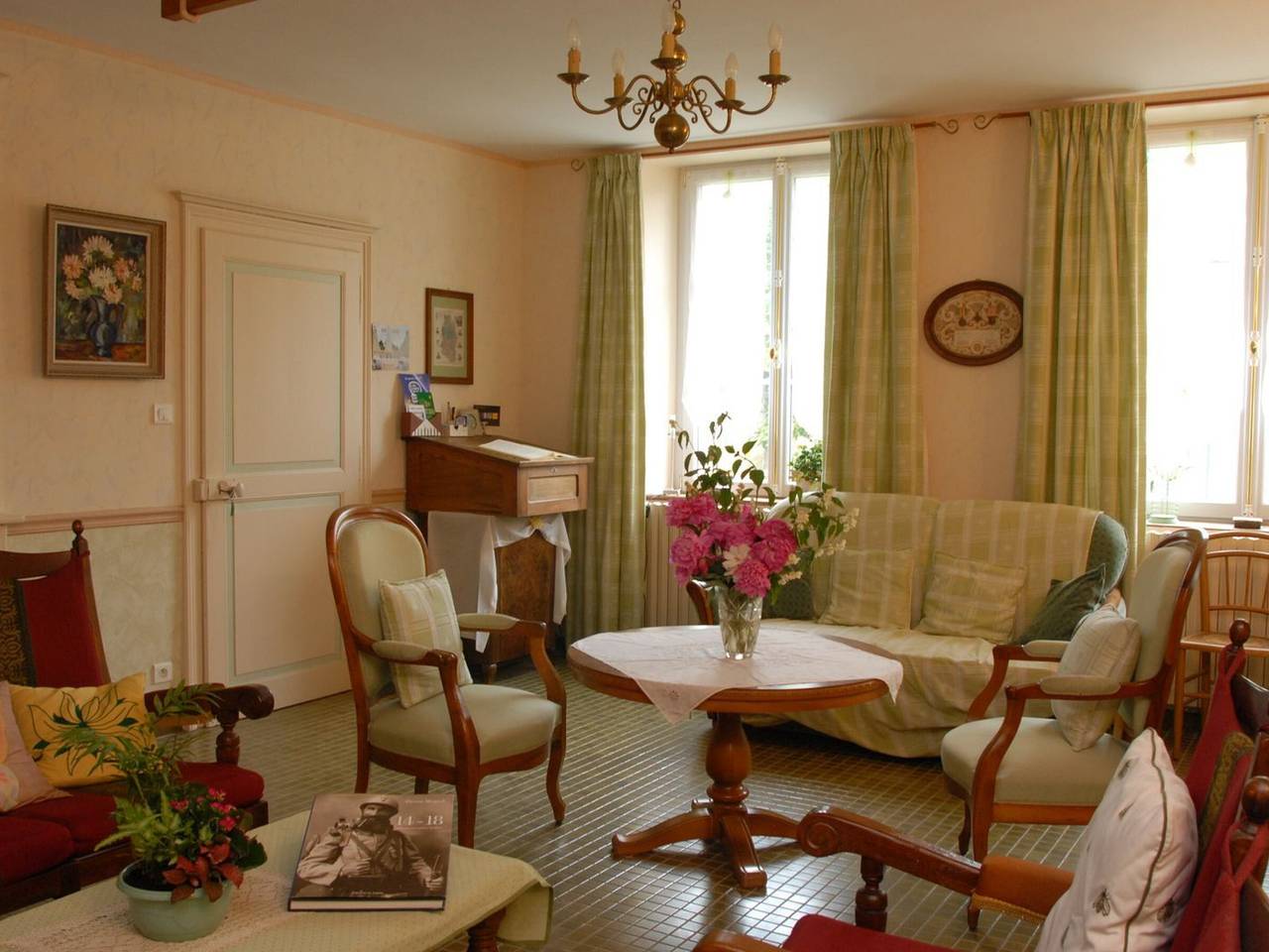 Habitaciones amplias con baño, salón con chimenea, jardín relajante - Lorena in Watronville, Verdún