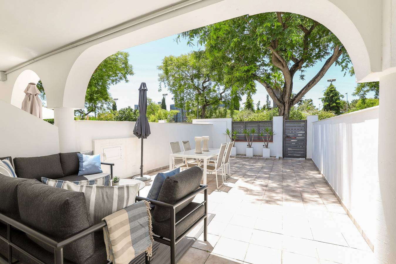 Superb townhouse with big sunny terrace in Hacienda Las Chapas, Marbella