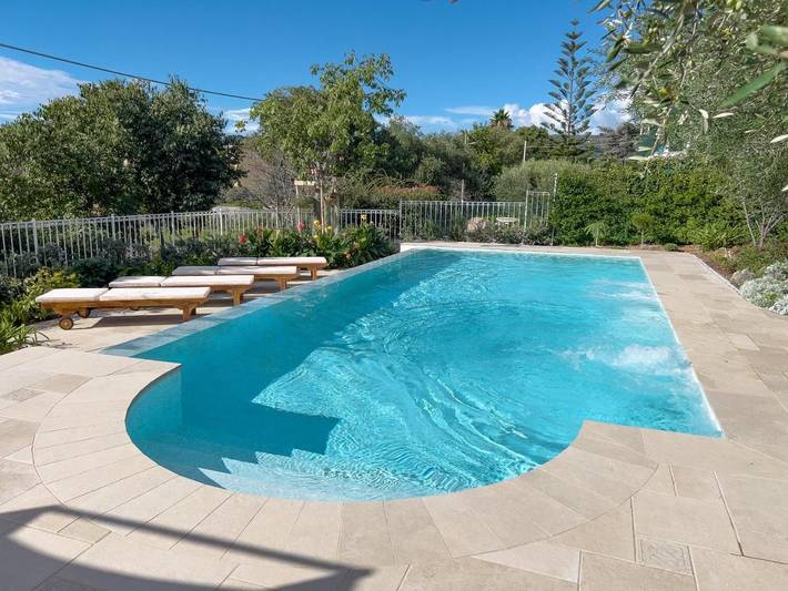 Villa per 12 persone, con Balcone e Terrazza nonché Giardino e Piscina a Comune di Diano Marina
