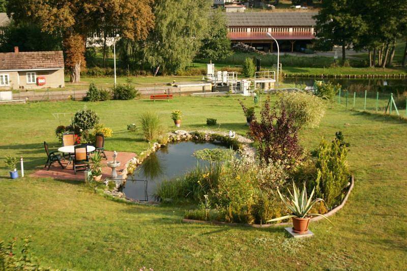 Apartamento vacacional entero, "Johanna" holiday flat with a view of the water in Strasen, Wesenberg