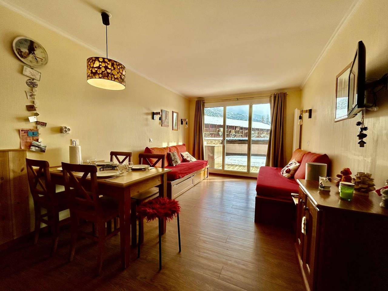 Appartement entier, Charmant T2 avec grande terrasse, proche télécabines et commerces, parking inclus in La Salle-les-Alpes, Serre Chevalier