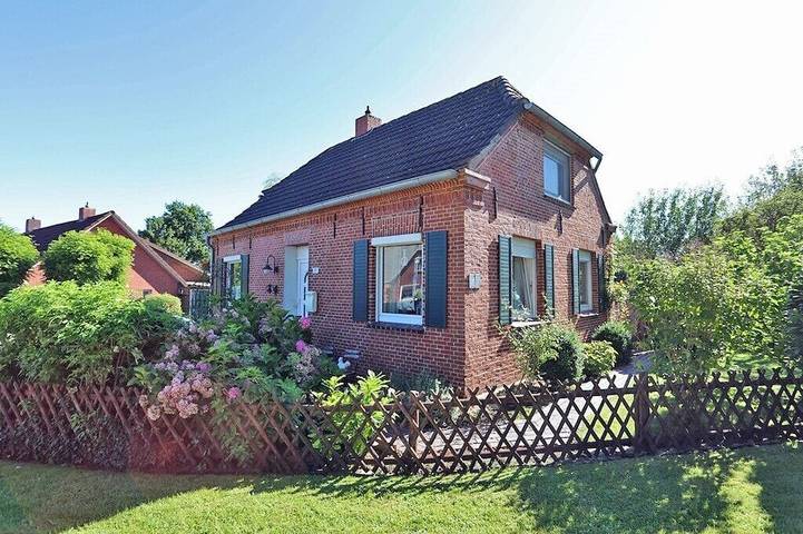 Ferienhaus für 4 Personen, mit Terrasse und Garten in Pewsum