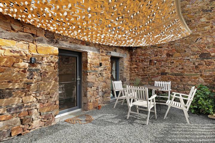 Appartement de vacances entier, Tiny house « Tiny house atypique à la Ferme » avec terrasse, jardin privé et Wi-Fi in Grand-Fougeray, Région de Redon