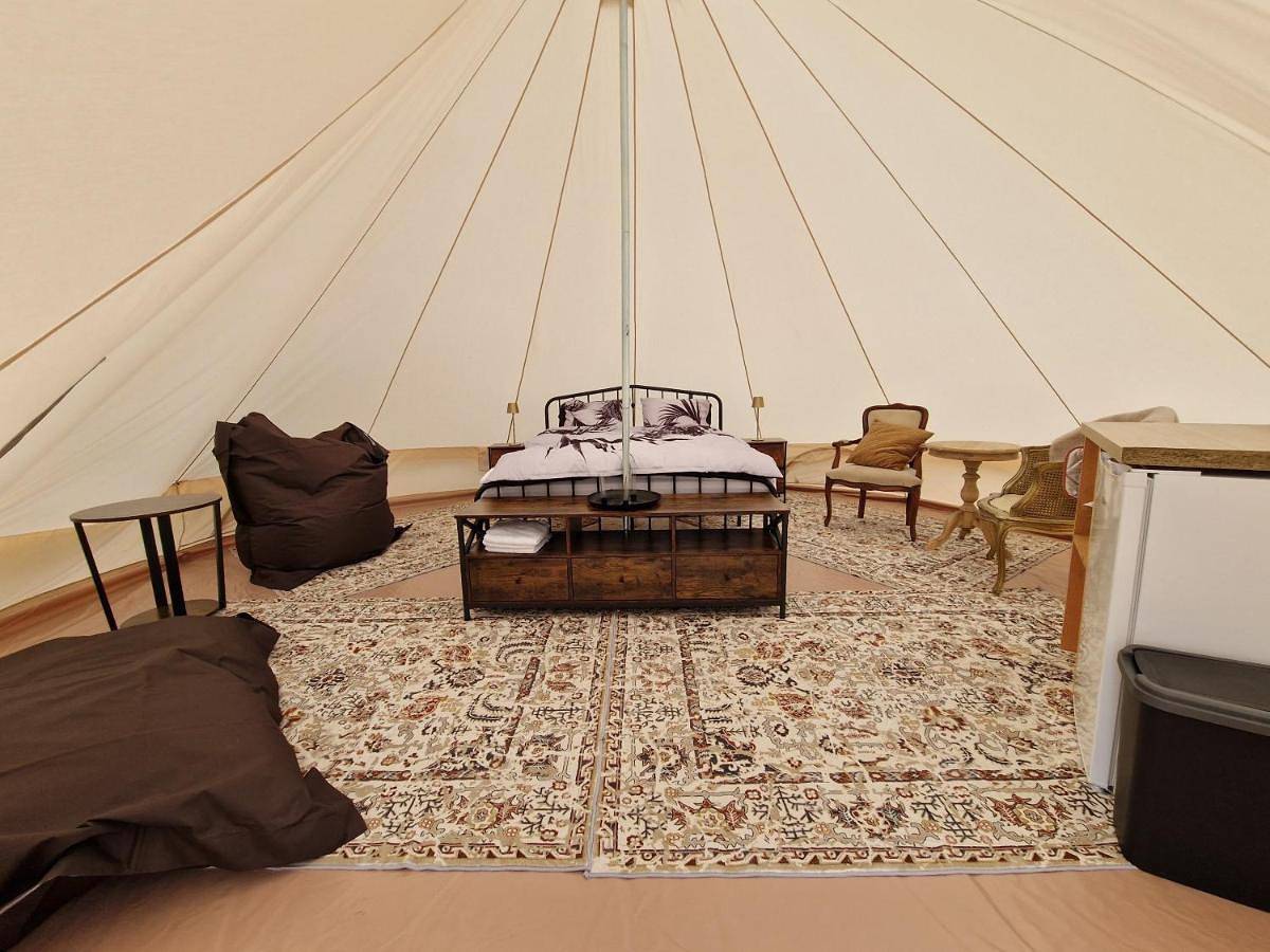 Tent in Région d'Aubussargues