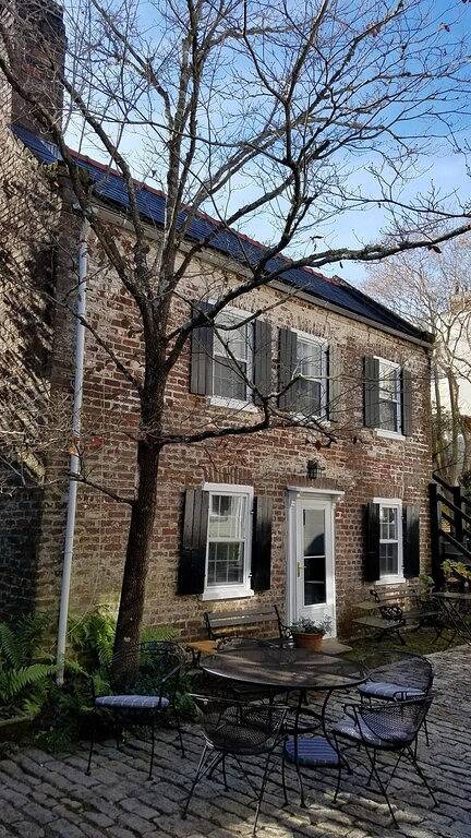 1 Schlafzimmer Cottage im Zentrum der Stadt! Kostenlose Parkplätze und einen privaten Innenhof in Charleston, Charleston County