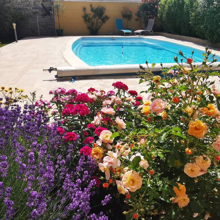 Gîte pour 2 personnes, avec piscine ainsi que jardin et terrasse dans Cirey-lès-Pontailler