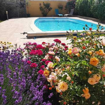 Gîte pour 2 personnes, avec jardin ainsi que terrasse et piscine dans Côte-d'Or