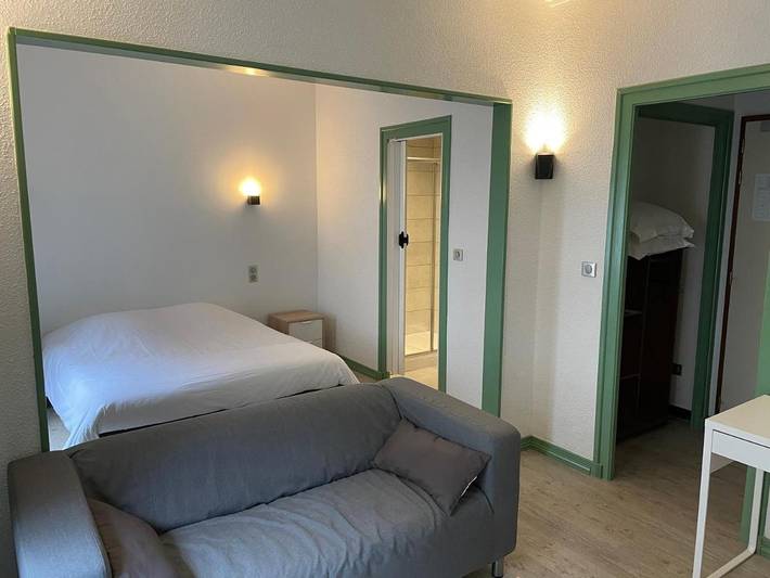 Hôtel pour 2 personnes, avec terrasse, animaux acceptés à La Chaise-Dieu - 2