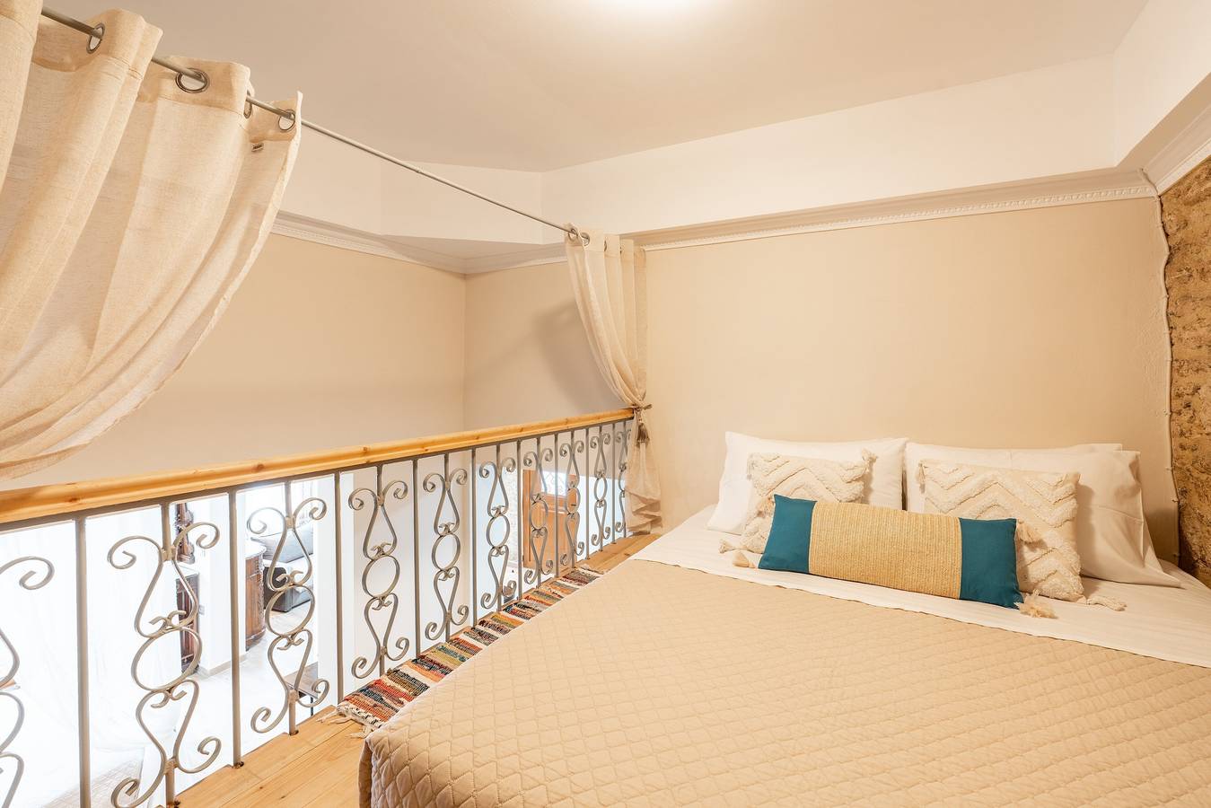 Vakantiehuis 'Absinthia Legacy' met gedeelde tuin, wifi en airconditioning, foto 13