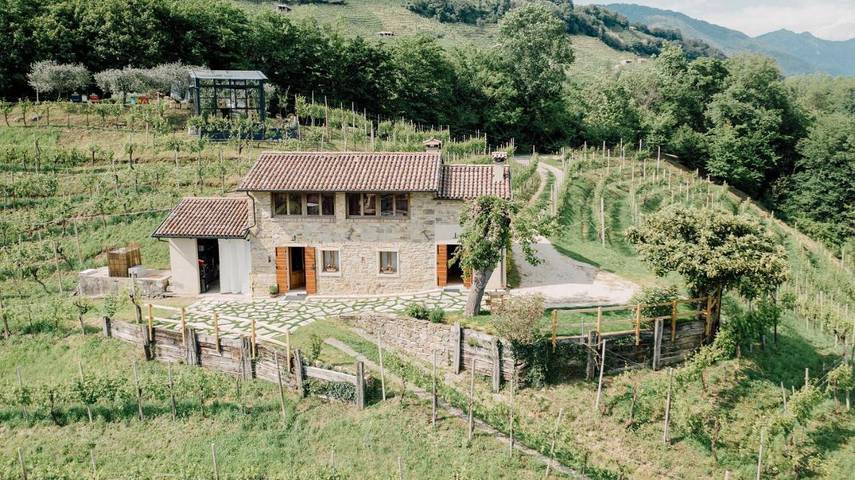 Agriturismo per 6 persone, con Terrazza e Giardino nonché Panorama a Pieve di Soligo
