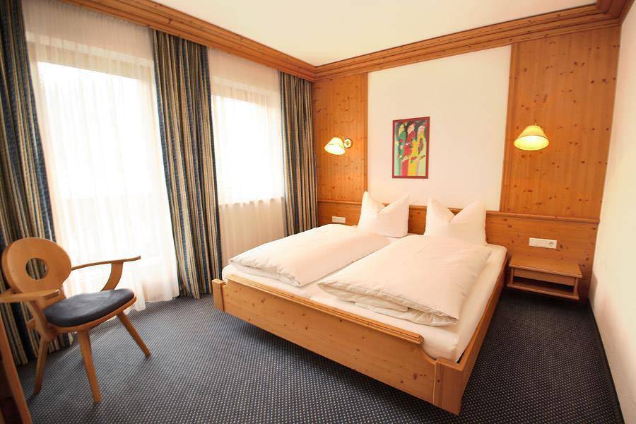Appartement de vacances entier, App./salon-chambre/2 chambre/douche, Wc in Alpes de Tux, Fügen