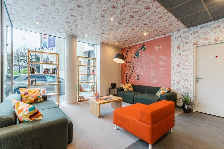 Location de vacances pour 2 personnes, avec jardin, animaux acceptés à Caluire-et-Cuire - 2