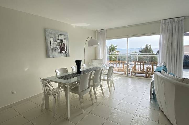 Rte des Sanguinaires Villa con piscina a 150 m a piedi dalla spiaggia. in Ajaccio, Golfe D'Ajaccio
