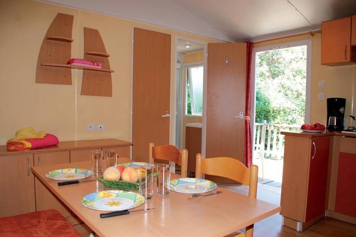 Camping pour 8 personnes, avec piscine et bassin pour enfant ainsi que jacuzzi et jardin à Gassin - 2