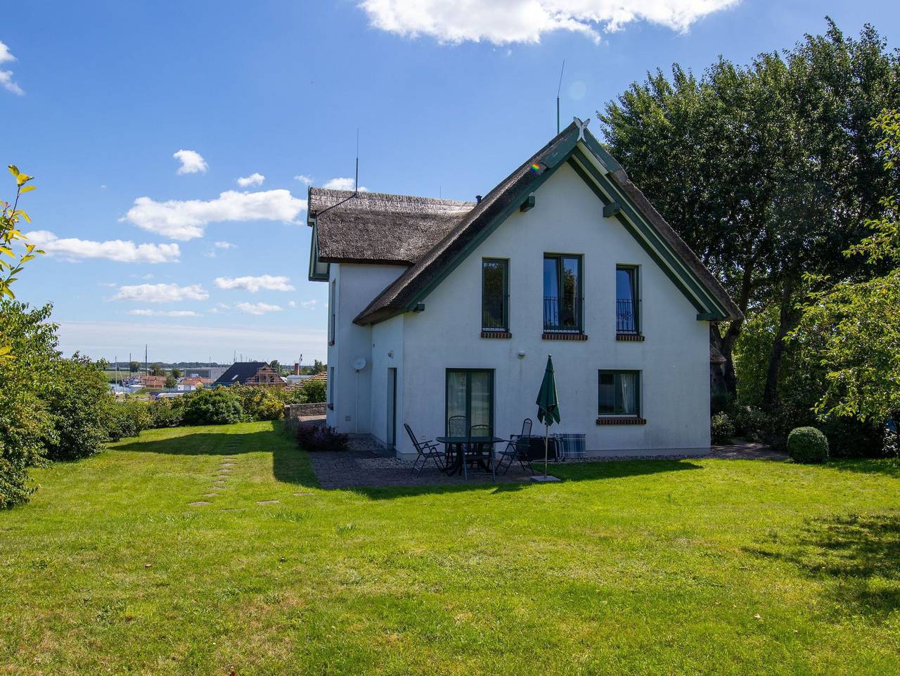 Ganze Ferienwohnung, Reetdachhaus im Fischerdorf - Haushälfte 2 in Freest, Vorpommern Greifswald