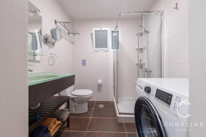 Entire apartment, Vacation Apartment 'Coraline House' with Balcony and Wi-Fi in Las Palmas de Gran Canaria Centre, Las Palmas de Gran Canaria