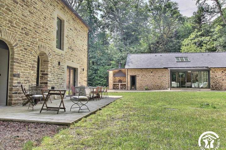 Gîte pour 8 personnes, avec jacuzzi ainsi que jardin et terrasse, animaux acceptés - 1