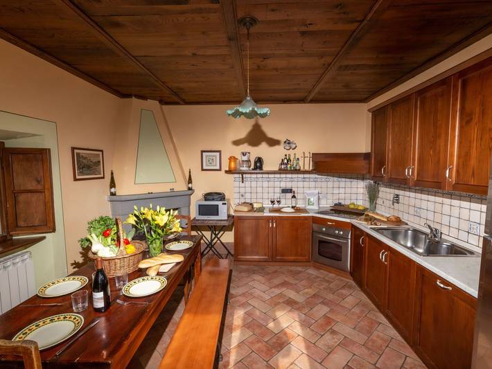 Location de vacances pour 10 personnes, avec piscine ainsi que balcon et jardin à Poppi - 3