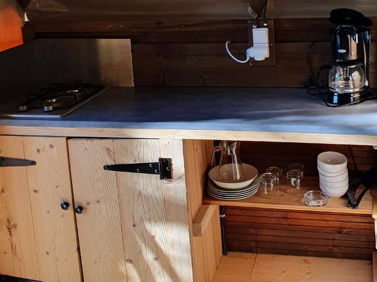 Bungalow on stilts, pets welcome - 4 guests in Lac de Saint-Point Lamartine, Saint-Point