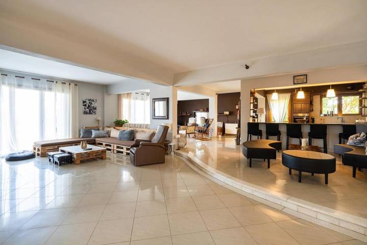 Location de vacances pour 9 personnes, avec vue et jardin, animaux acceptés dans Anavissos - 2