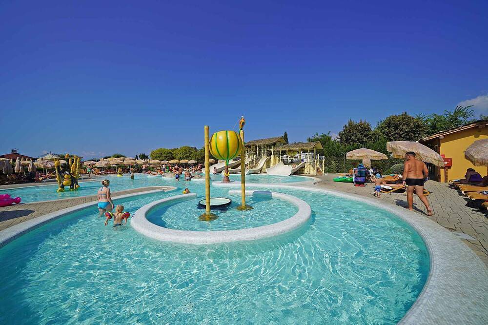 Bungalow mit Klimaanlage, Terrasse und Pool in Lazise, Gardasee-Berge