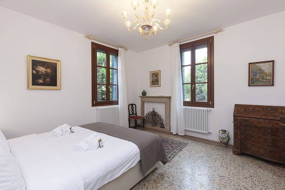 Entire apartment, Santa Marta Suite, Cozy 1 Br Apartment By Halldis in Venice, Laguna di Venezia