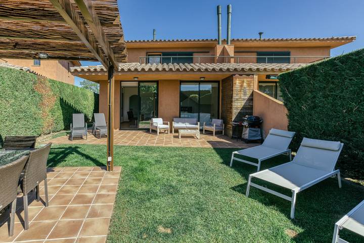 Casa rural para 6 personas, con Balcón y Jardín en Garrigás