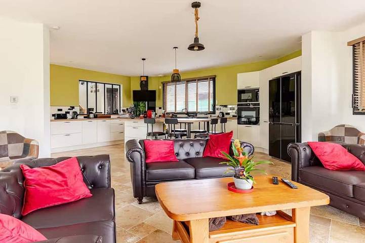 Gîte pour 8 personnes, avec Terrasse et Jardin dans Soulitré