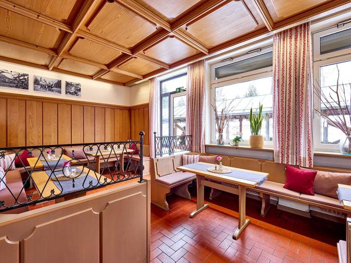 Aura Hotel Saulgrub Gmbh - Einzelzimmer Standard in Saulgrub, Bayerische Alpen