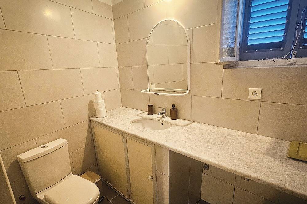 Entire apartment, Luljeta's Guest House -\nyour Peaceful Haven in Hydra’s Heart. in Hydra