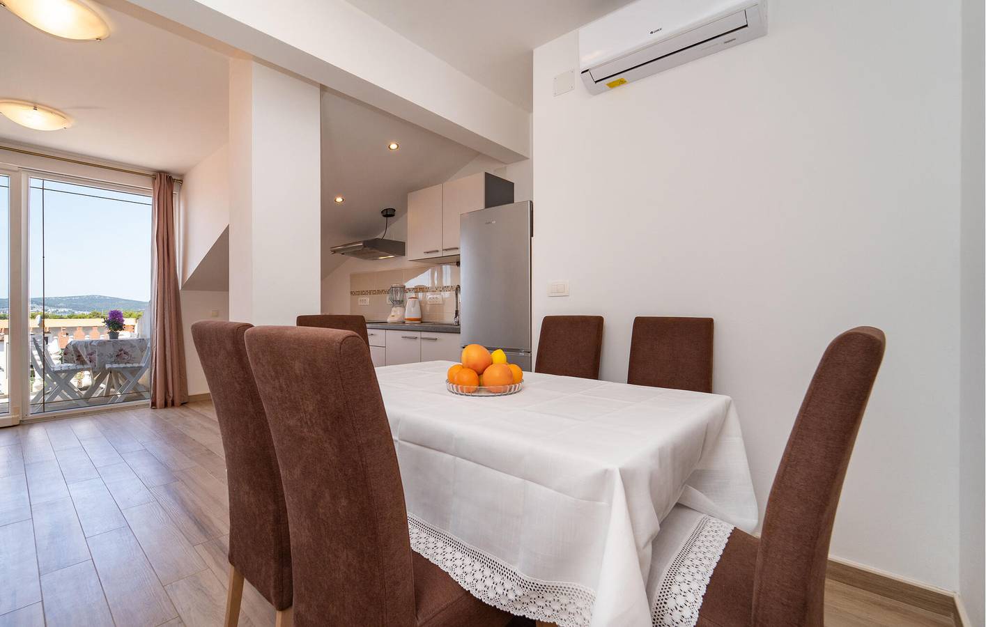 Appartement de vacances entier, Appartement confortable de 2 chambres avec terrasse, Wi-Fi, à 1,5 km de la plage in Biograd na Moru, Région de Zadar