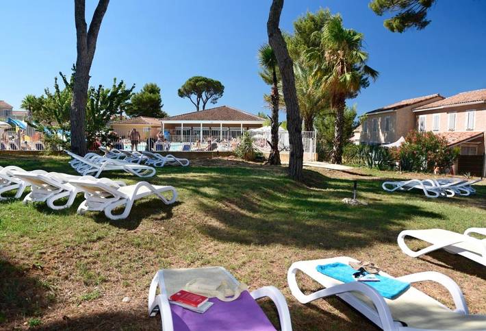 Parc de vacances pour 4 personnes, avec terrasse et piscine à Aubais - 2