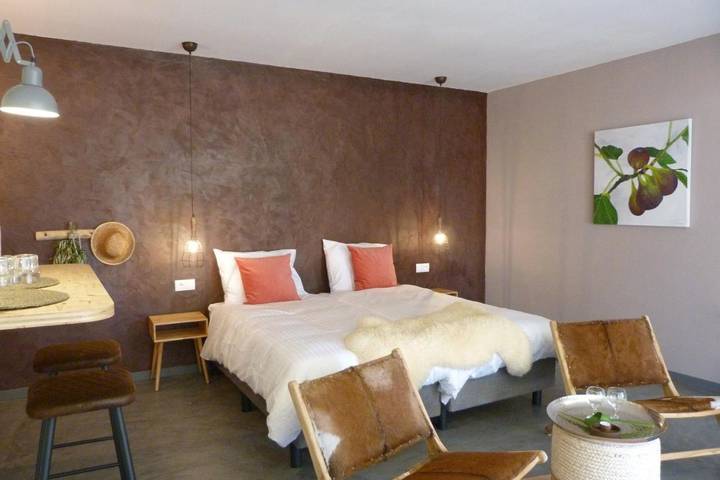 Chambre d’hôte pour 2 personnes, avec Terrasse et Jardin ainsi que Piscine et Vue