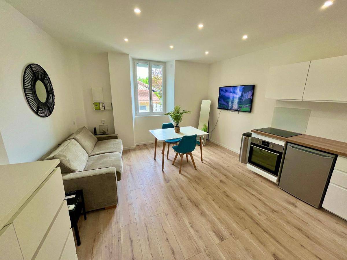 Appartement entier, One-Bedroom Apartment in La Tronche, Isère