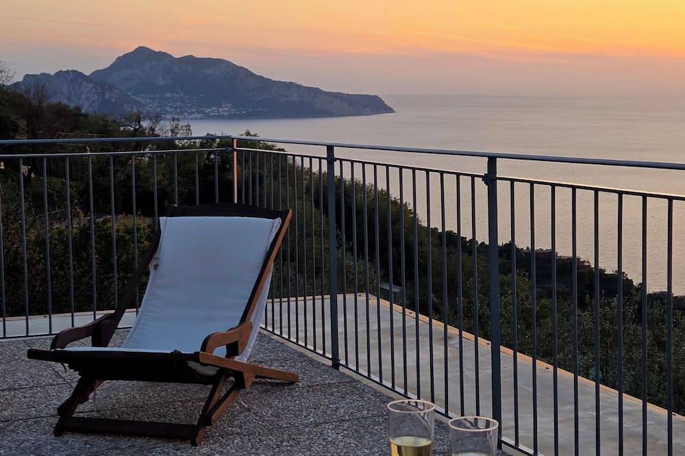 Sun & Relax, relaxing location with seaview in Marciano, Neapel Provinz