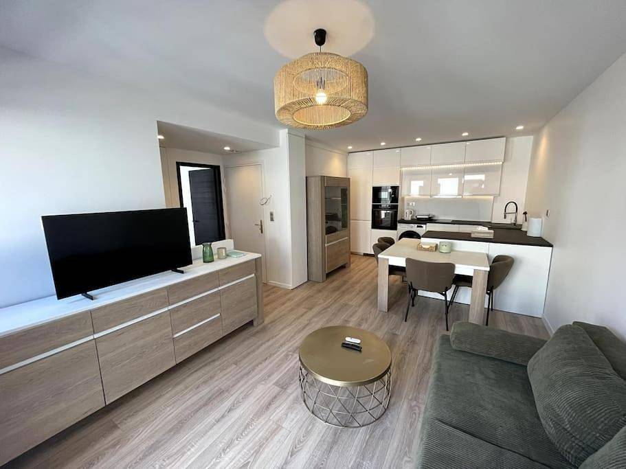 Appartement entier, One-Bedroom Apartment in Rosny-sous-Bois, Seine-Saint-Denis