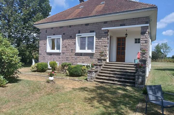 Location de vacances pour 6 personnes à Lanobre