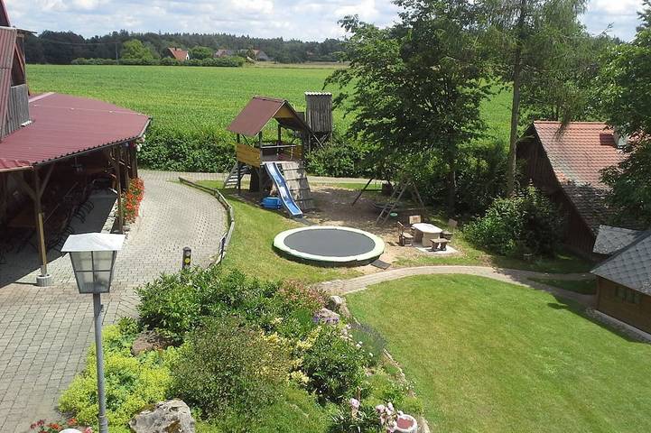 Ganze Wohnung, Großes Ferienhaus (82 m2) auf zwei Etagen mit Sonnenterrasse in Haundorf, Fränkisches Seenland