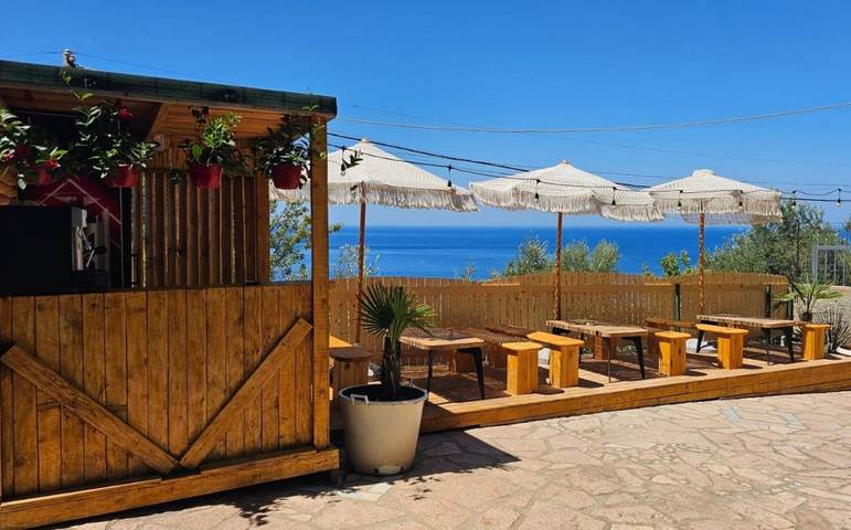 Chambre d’hôte pour 4 personnes, avec jardin et vue dans Dhërmi