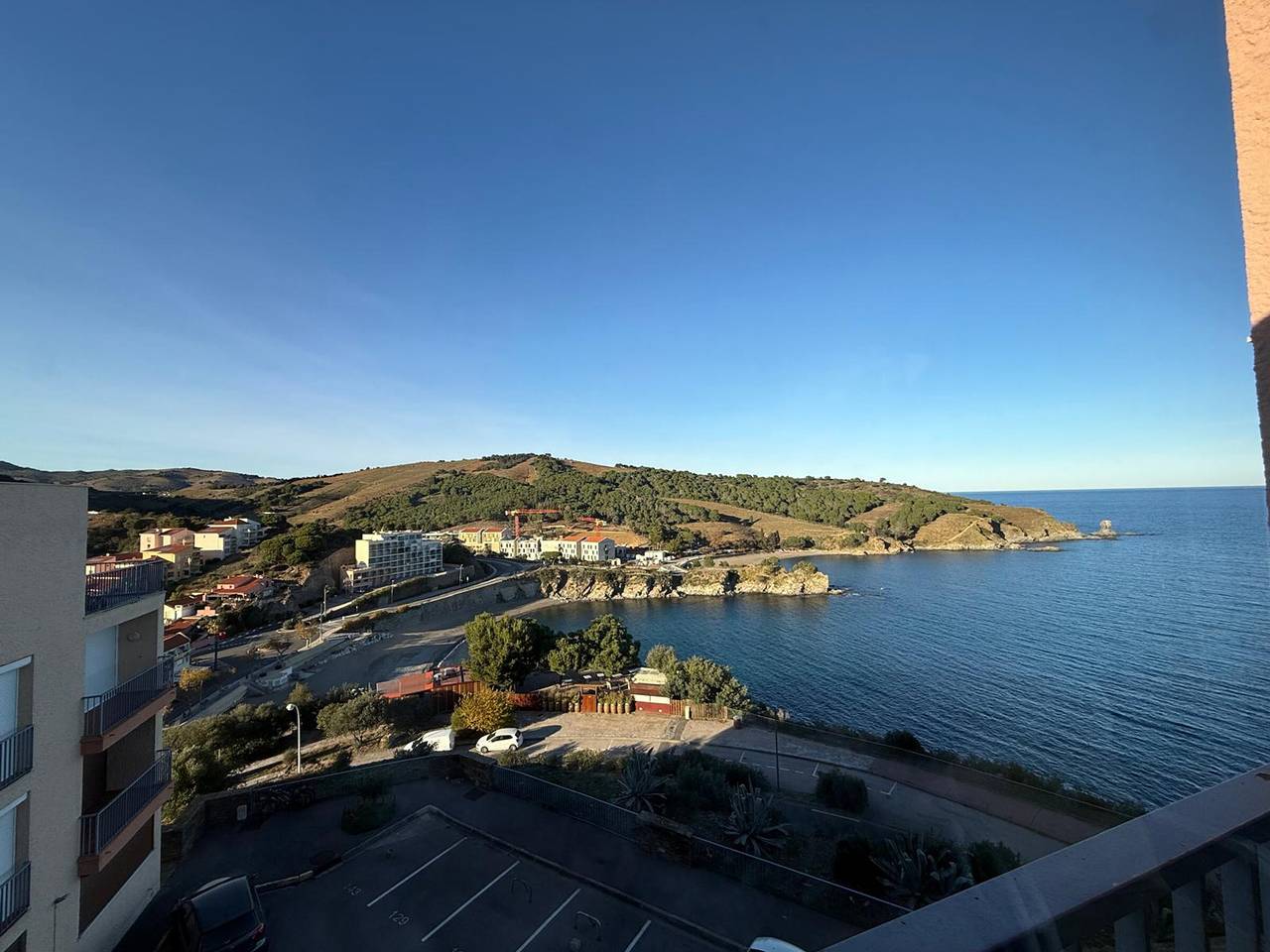 Ganze Wohnung, Komfortables Studio mit Meerblick, Loggia, Haustiere erlaubt und privater Parkplatz in La Côte Vermeille, Banyuls-sur-Mer