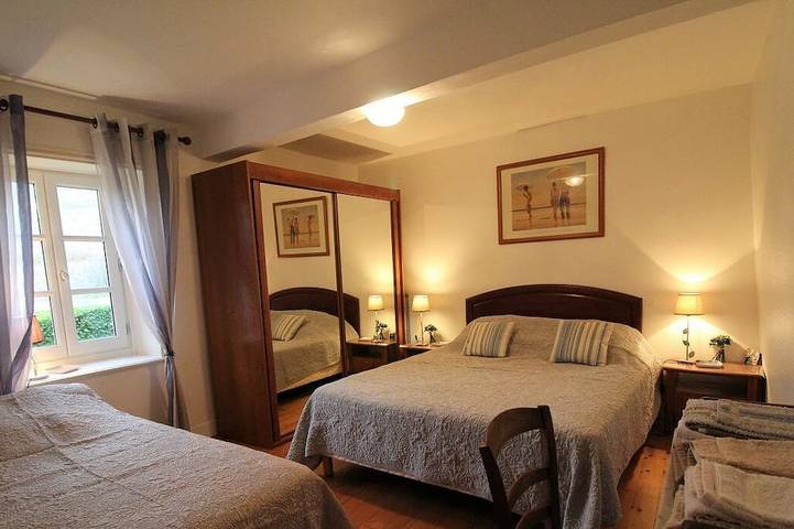 Location de vacances pour 12 personnes, avec jardin à Vaux-en-Beaujolais - 3