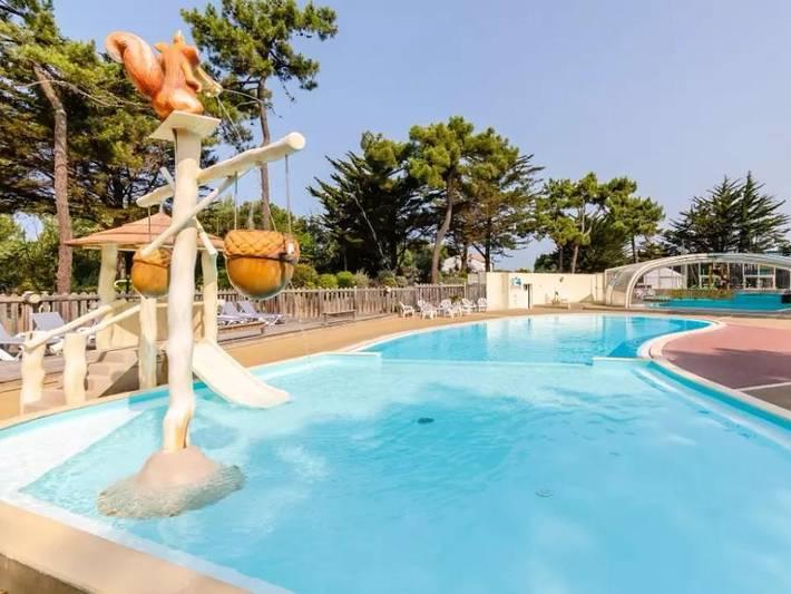 Camping pour 6 personnes, avec bassin pour enfant