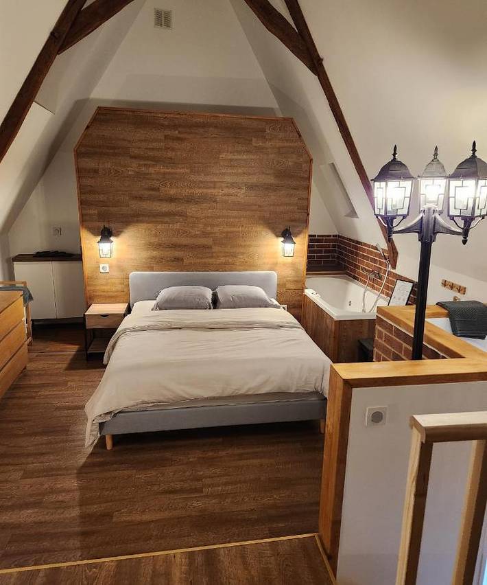 Gîte pour 4 personnes, avec Balcon et Jacuzzi ainsi que Terrasse et Vue à Cysoing