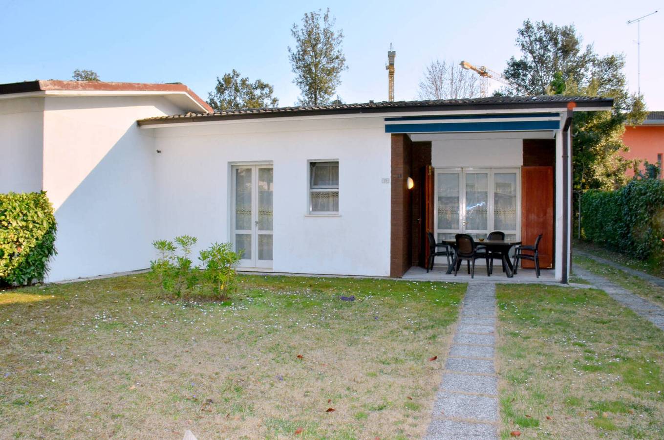 Ganze Wohnung, Halbfreistehende Villa mit großem privaten Garten in Bibione, Venedig Provinz