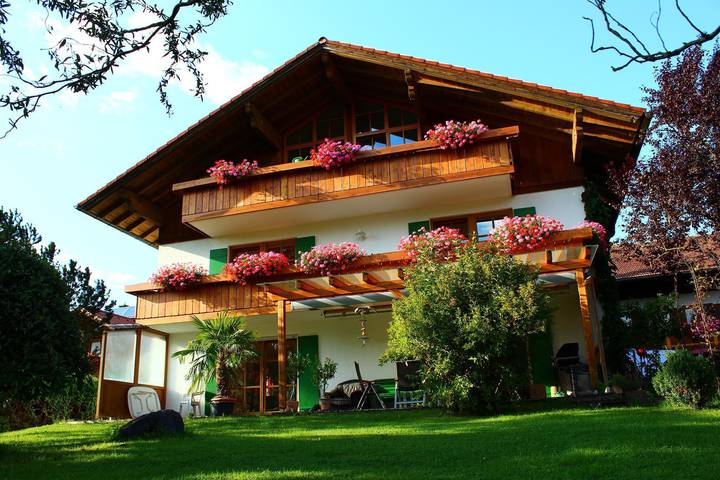 Ferienwohnung für 4 Personen, mit Balkon und Garten am Forggensee