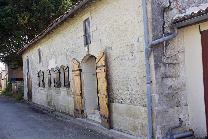 Location de vacances pour 2 personnes, avec jardin ainsi que vue et piscine à Saint-Fort-sur-Gironde - 3