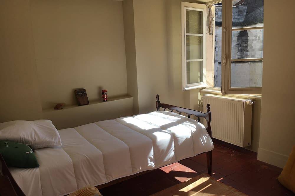 Entire apartment, Gîte des Chapelains Coeur de Ville in La Charité-sur-Loire, Loire Valley