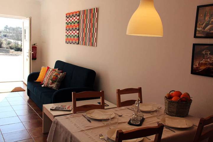 Gîte pour 4 personnes, avec Balcon ainsi que Jardin et Piscine